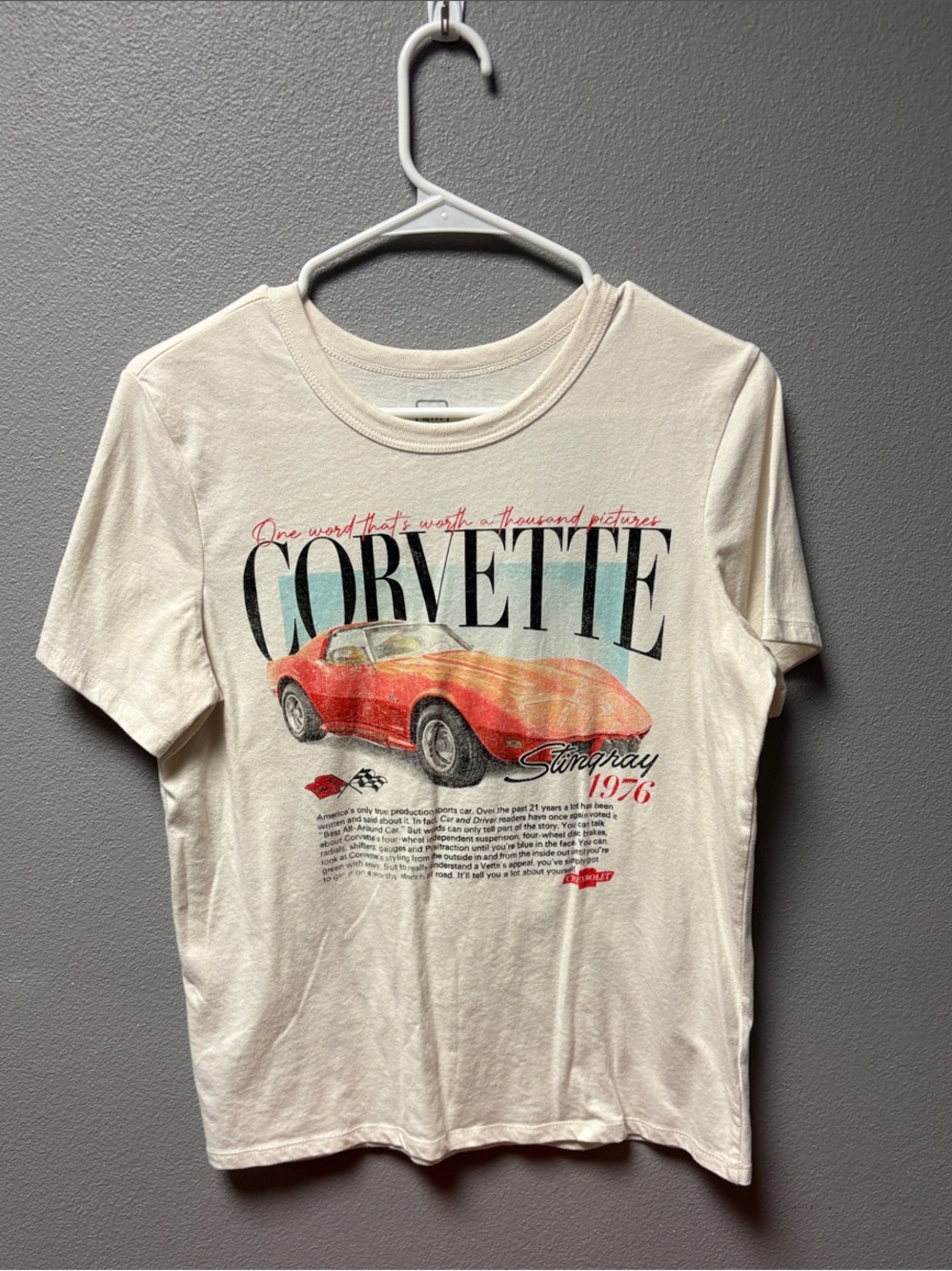 Corvette Stingray 1976 Graphic Tee - Cream with Red Car